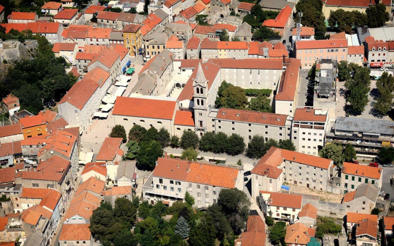 Apartment Cecilija Sinj Eksteriør billede
